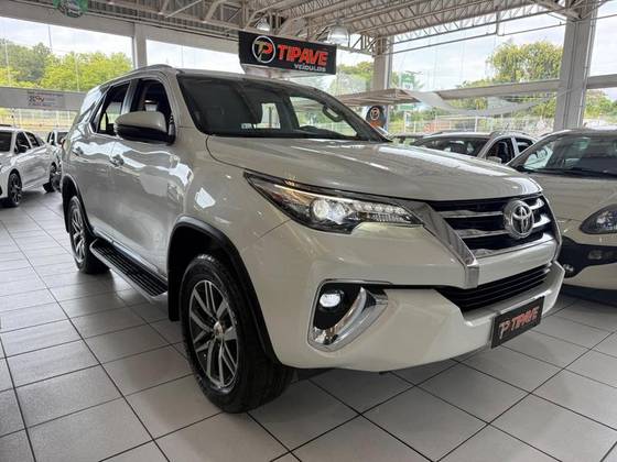 TOYOTA HILUX SW4 2.8 SRX 4X4 7 LUGARES 16V TURBO INTERCOOLER DIESEL 4P AUTOMÁTICO TOYOTA HILUX SW4 2.8 SRX 4X4 7 LUGARES 16V TURBO INTERCOOLER DIESEL 4P AUTOMÁTICO